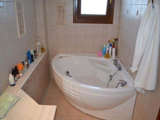 Kreta, Agios Nikolaos: Exklusive Immobilie zu verkaufen. Luxuriöse Villa mit fünf Schlafzimmern