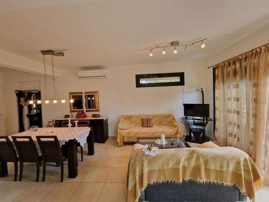 Kreta, Chersonisos: Große Villa am Dorfrand zu verkaufen