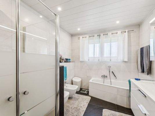 EG - Badezimmer und WC_1