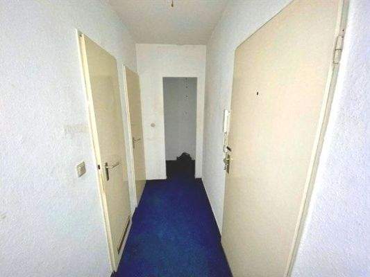 Schörkellos verbindet der Flur die Räume