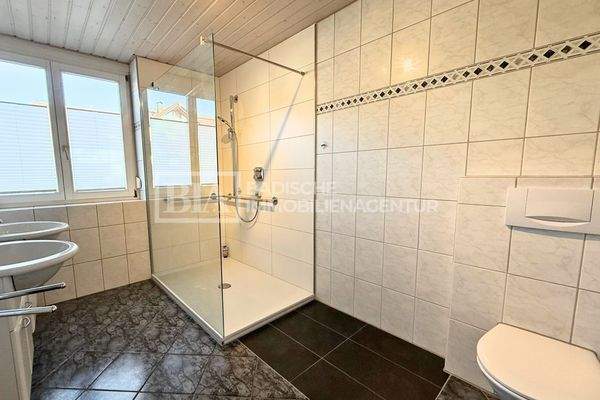 Bad mit WC und Dusche OG