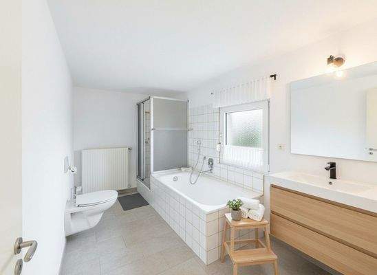 EG Badezimmer KI GENERIERT