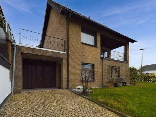 Garage und Eingang ELW