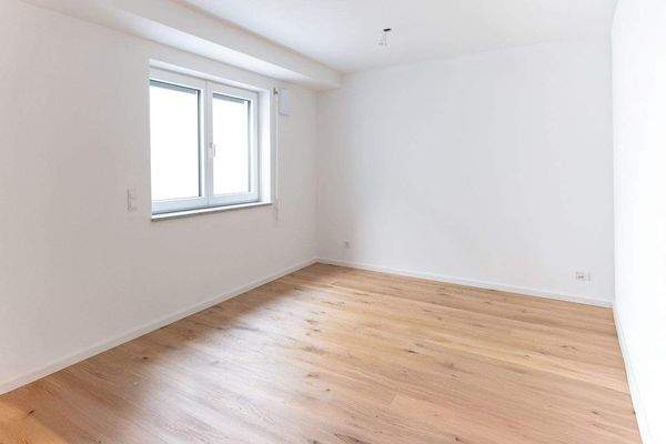 TOLLER HOBBYRAUM MIT PARKETT UND HEIZUNG