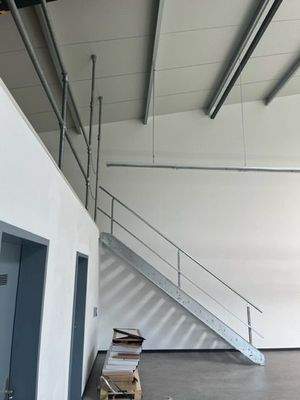Hallenbau Geschäftsfläche  Lager gross 8.jpg