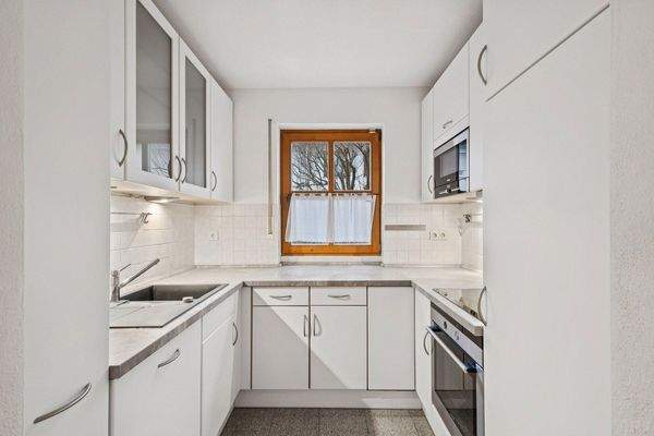 moderne Einbauküche m. Geräten