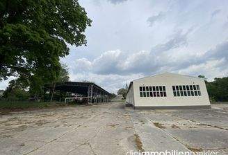 Grundstück mit beiden Hallen