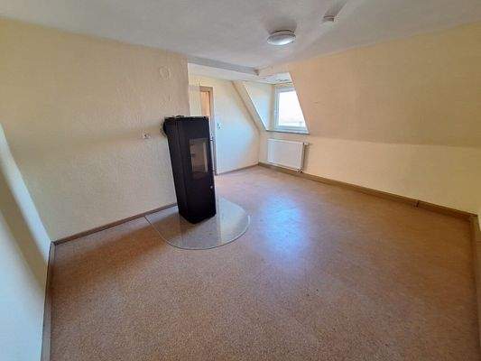 Zimmer 2 mit Kaminofen im Dachgeschoss