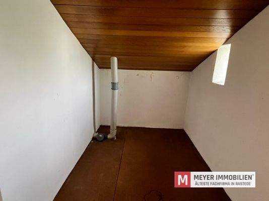 Bodenraum mit Abwasseranschluss