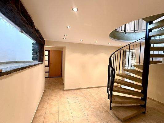 Spindeltreppe zum Keller/ELW