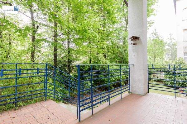 Terrasse / Loggia (ca. 10,80 qm)