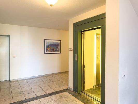 Hausflur - Fahrstuhl 