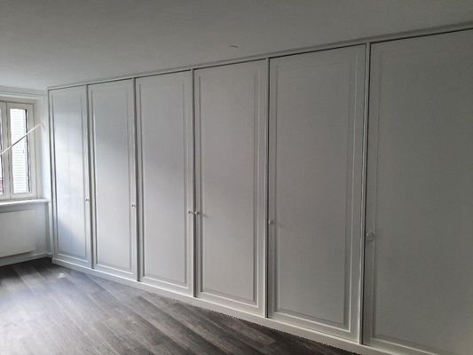 gr. Einbauschrank im Schlafzimmer