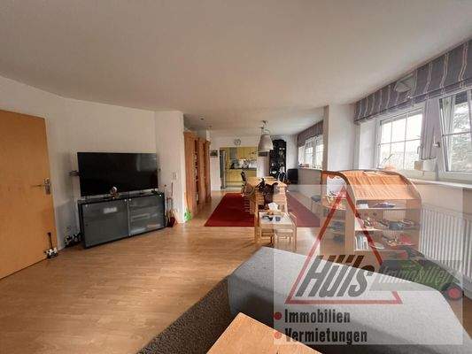 Wohn- u. Esszimmer mit offener Küche ELW