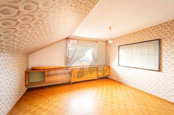 haus-baden-baden-neuweier-wolf-immobilien-zimmer-og