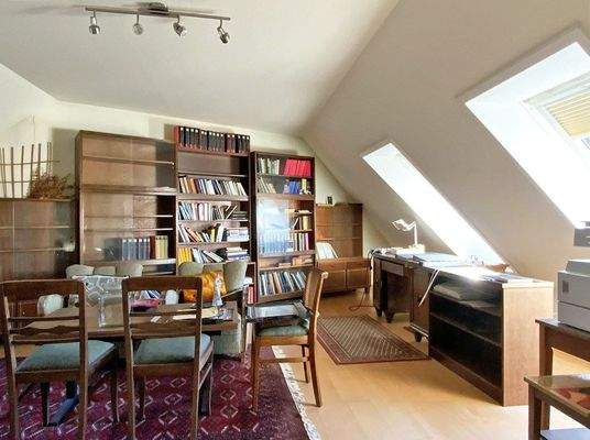 Büro/Arbeitszimmer im Dachgeschoss (rechts)