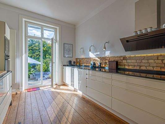 3. Die moderne, lichtdurchflutete Küche -.jpg