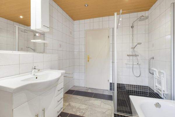 Badezimmer im Erdgeschoss