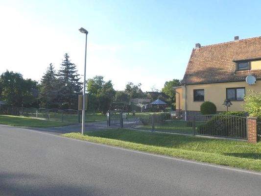 Haushälfte von Straßenseite