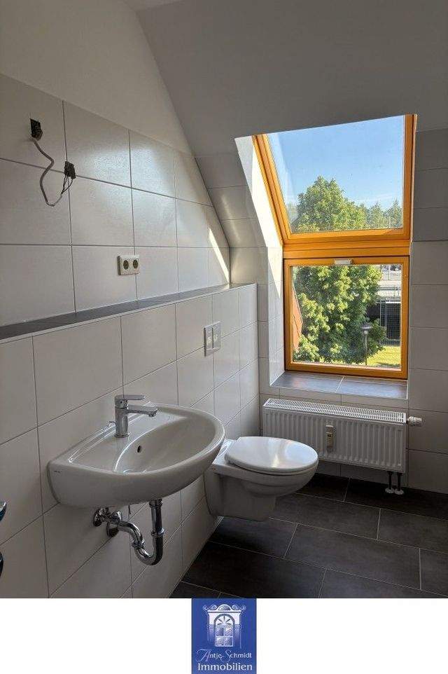 Gemütliche Dachgeschoss-Maisonette-Wohnung in zentraler Lage! - Foto 3