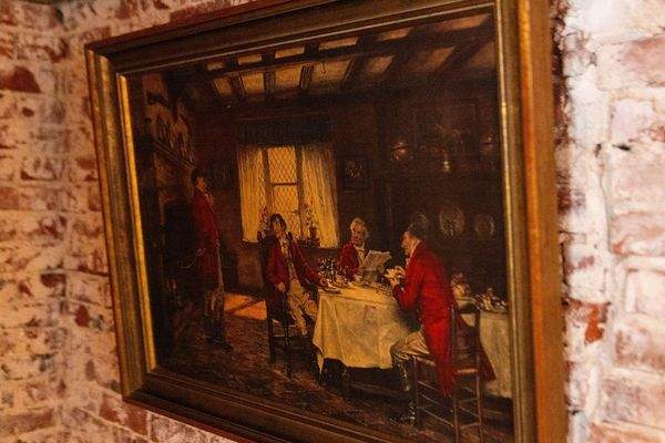 Gemälde im rustikalen Raum