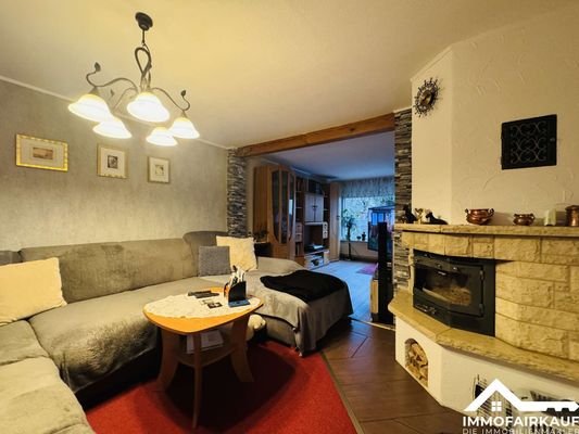 Wohnzimmer mit Kamin