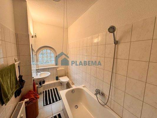 Badezimmer mit Wanne