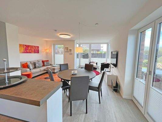 Wohn-/Essraum mit Blick von der Küche aus