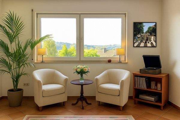 14) Erdgeschoss: Wohnzimmer - Teilansicht