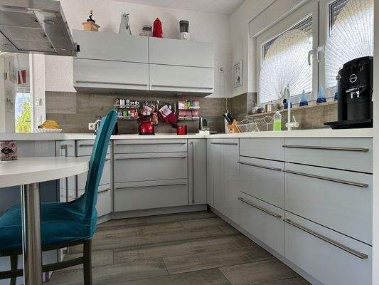 offene Einbauküche - Ferienwohnung im OG