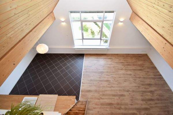 Blick vom Spitzboden in das Dachstudio