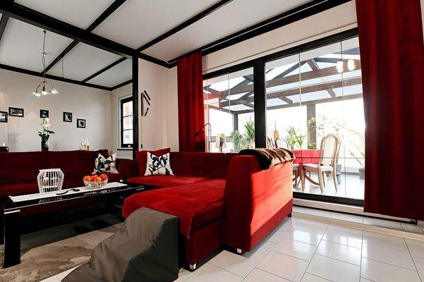 Das großzügige Wohnzimmer