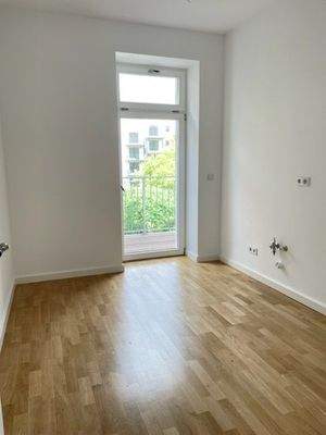 Küche mit Balkonzugang