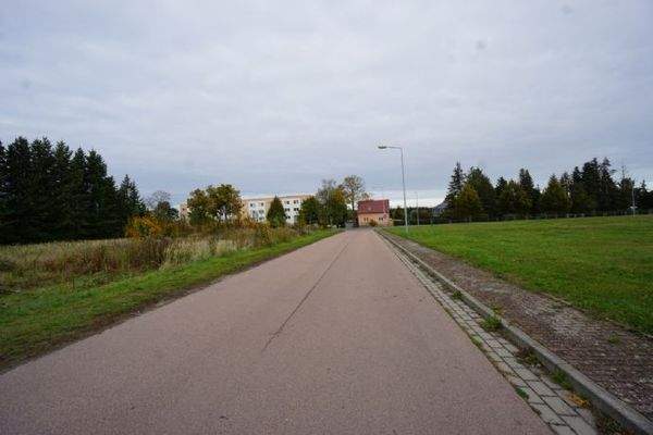 Zufahrt zu dem Objekt (2)