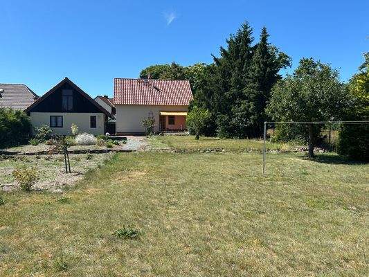 Blick vom Garten in Richtung Haus.jpg