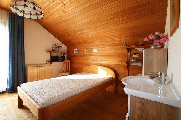 Schlafzimmer 2 mit Südbalkon im OG