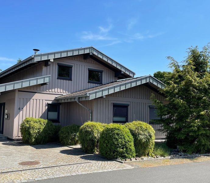 Massivholzhaus im skandinavischen Stil