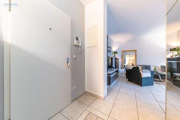 Flur mit Wohnungstür