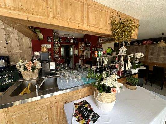 Theke mit Bierzapfanlage