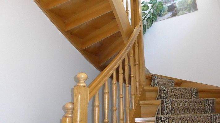 Treppe von Rückseite zur WE