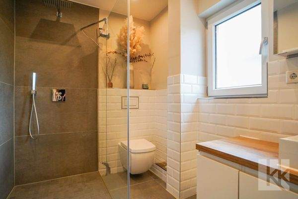 Badezimmer mit Dusche und...