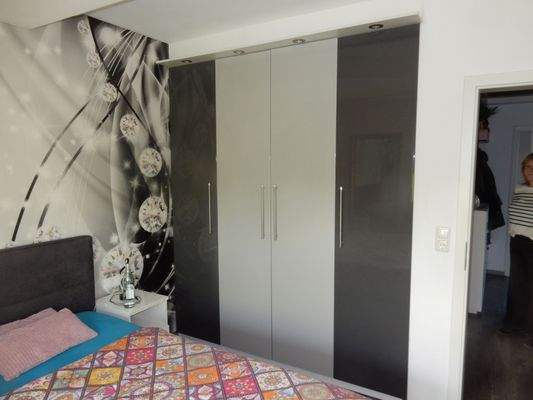 Beleuchteter Kleiderschrank