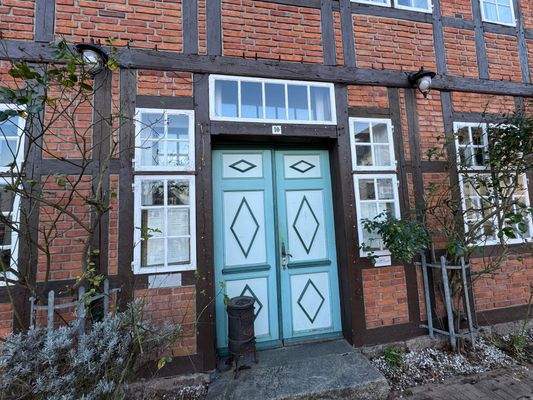 Außenansicht Haupteingang.JPG