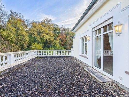 Villa mit Parkgrundstück und Pool in Beaumarais