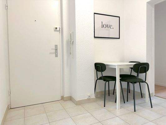 Helle Ecke mit Esstisch