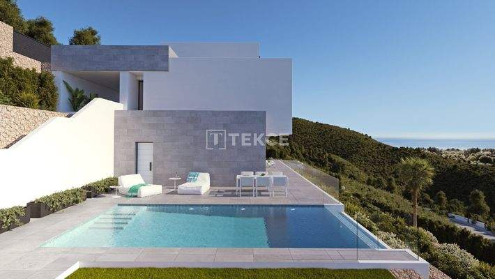 4 Bedroom Villa with Sea View in Altea Alicante