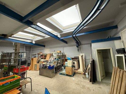 Halle mit Lastenkran