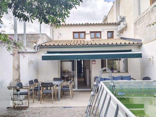 Hinterhof mit Terrasse