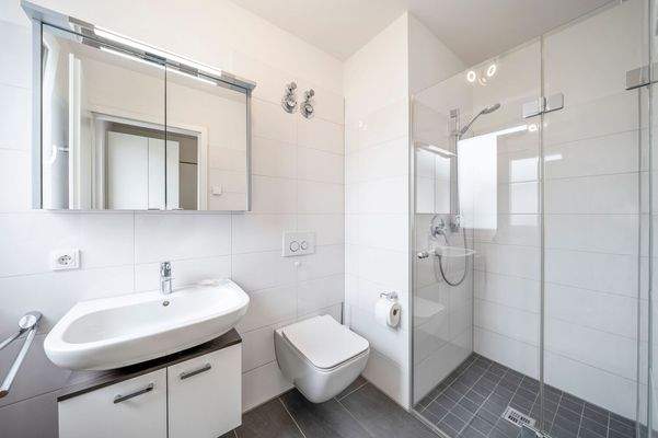 WC mit Duschbad (ebenerdig)