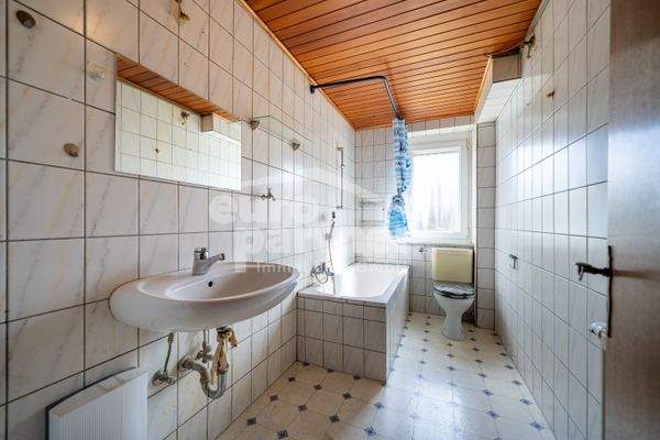 Badezimmer (Wohnung OG)